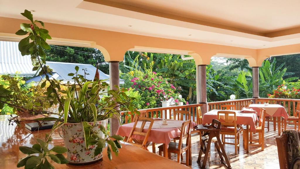 BERNIQUE GUEST HOUSE фото 2