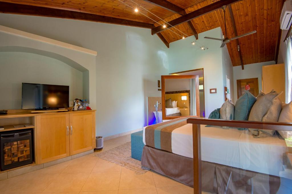 COCO DE MER & BLACK PARROT SUITES фото 5