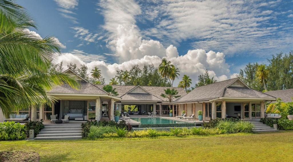 FOUR SEASONS RESORT SEYCHELLES AT DESROCHES ISLAND