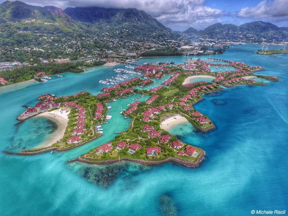 EDEN ISLAND LUXURY ACCOMMODATION фото 2