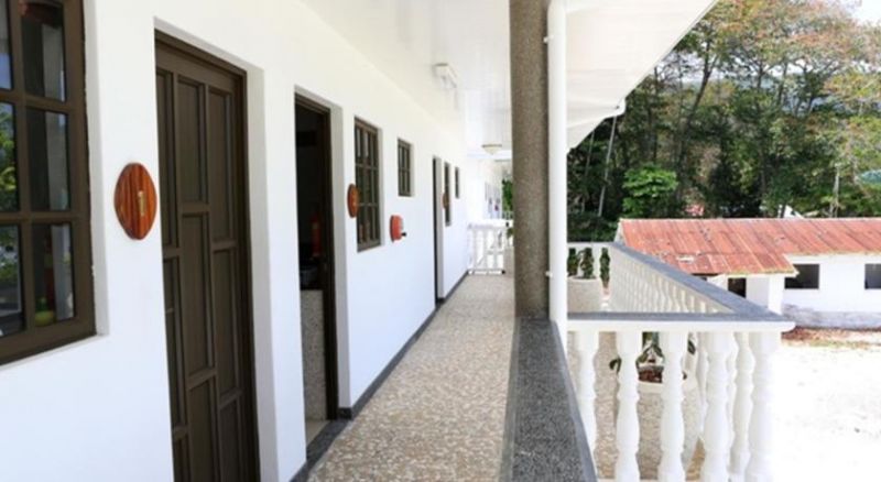 LA DIGUE SELF CATERING фото 3