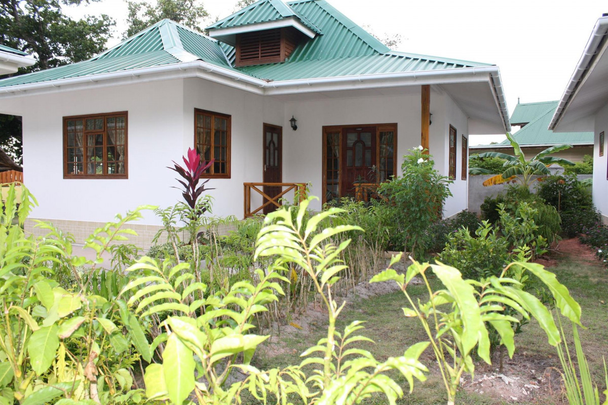 LE SURMER SELF CATERING CHALETS фото 2