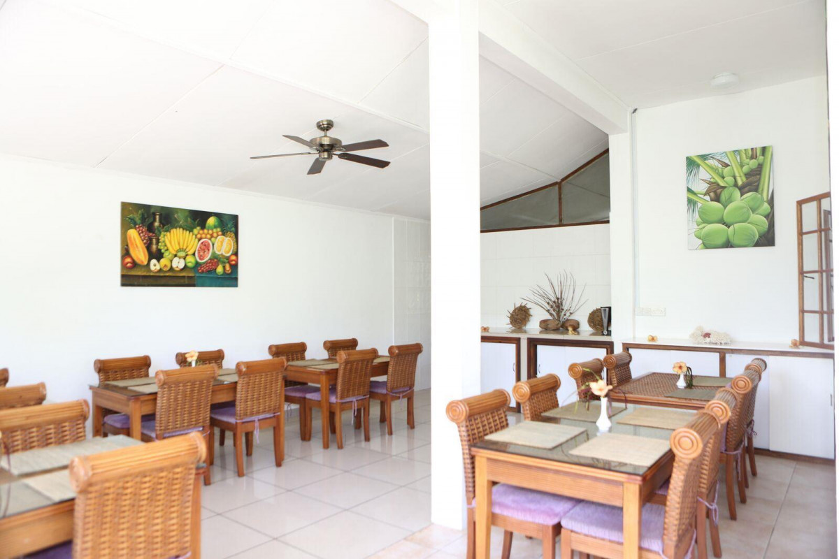 LE SURMER SELF CATERING CHALETS фото 7