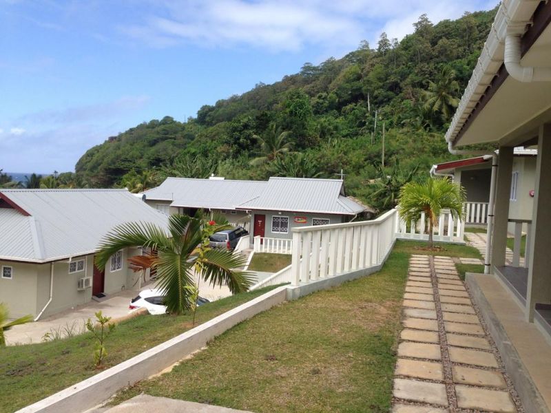 SURFERS SELF CATERING CHALETS фото 2