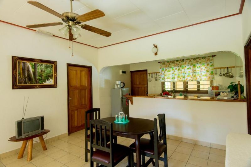 ZEROF SELF CATERING APARTMENTS фото 4