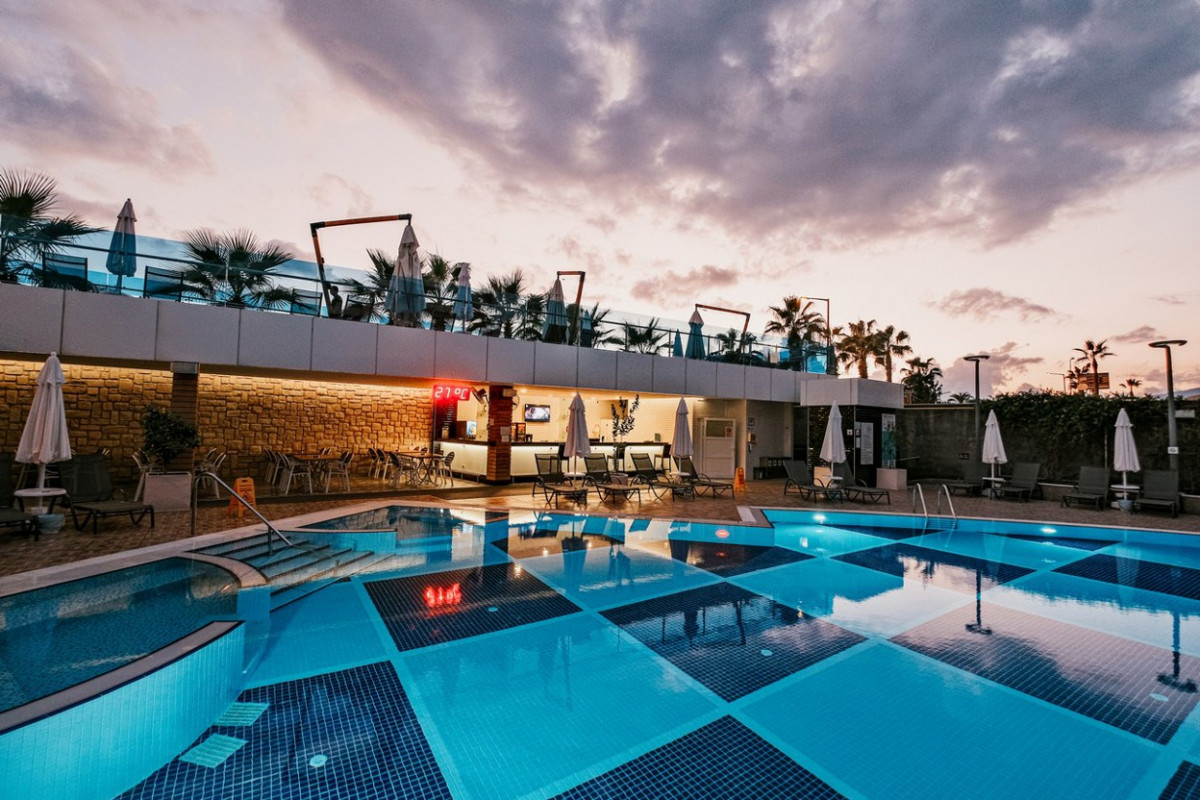 SUNPRIME C-LOUNGE ADULTS ONLY 16+ фото 6