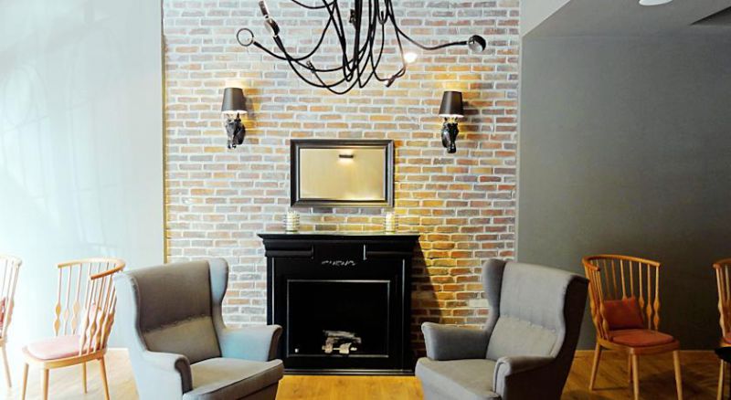 AKIN SUITES