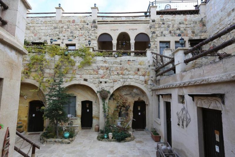 ANTIK CAVE HOUSE