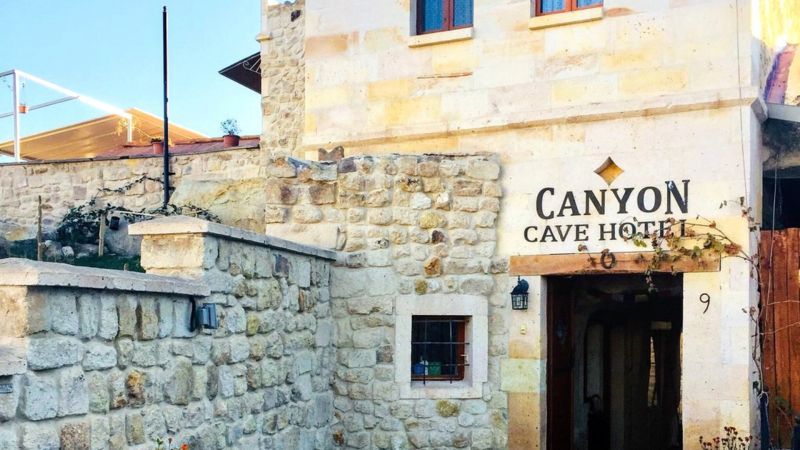 CANYON CAVE HOTEL