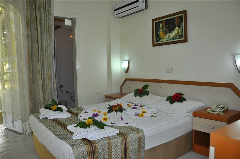 CLUB SERENA BEACH HOTEL фото 2