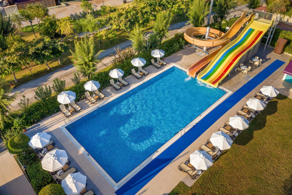 COMMODORE ELITE SUITES & SPA ADULTS ONLY 18+ фото 5