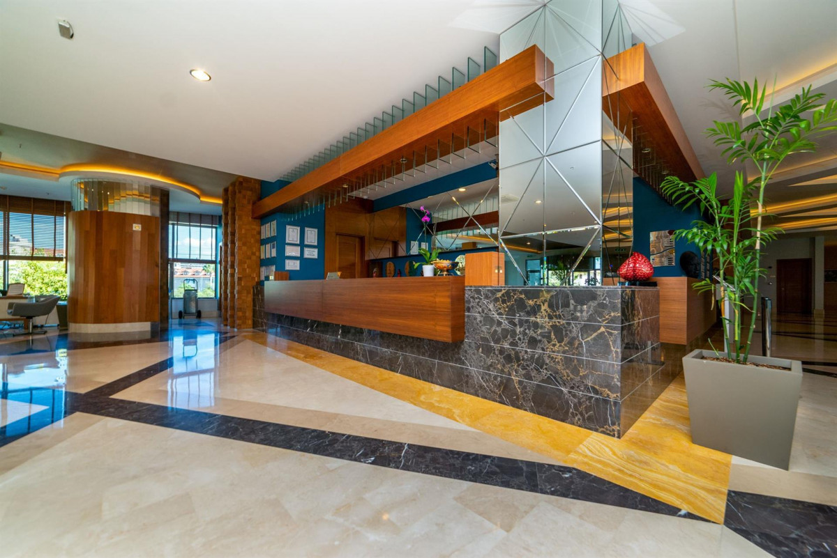 COMMODORE ELITE SUITES & SPA ADULTS ONLY 18+ фото 6