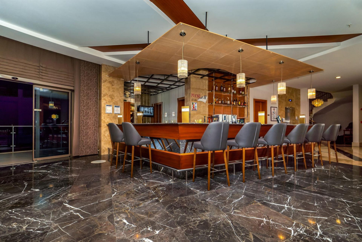 COMMODORE ELITE SUITES & SPA ADULTS ONLY 18+ фото 7
