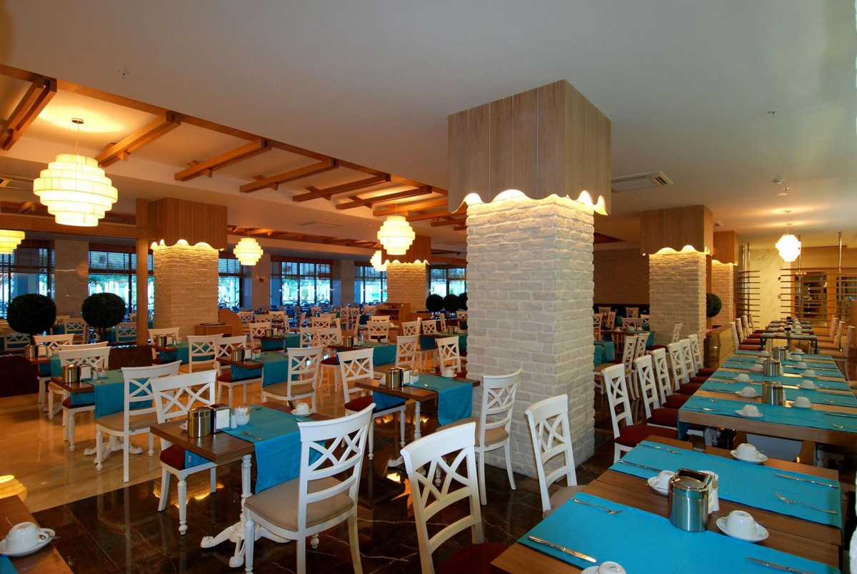 COMMODORE ELITE SUITES & SPA ADULTS ONLY 18+ фото 8
