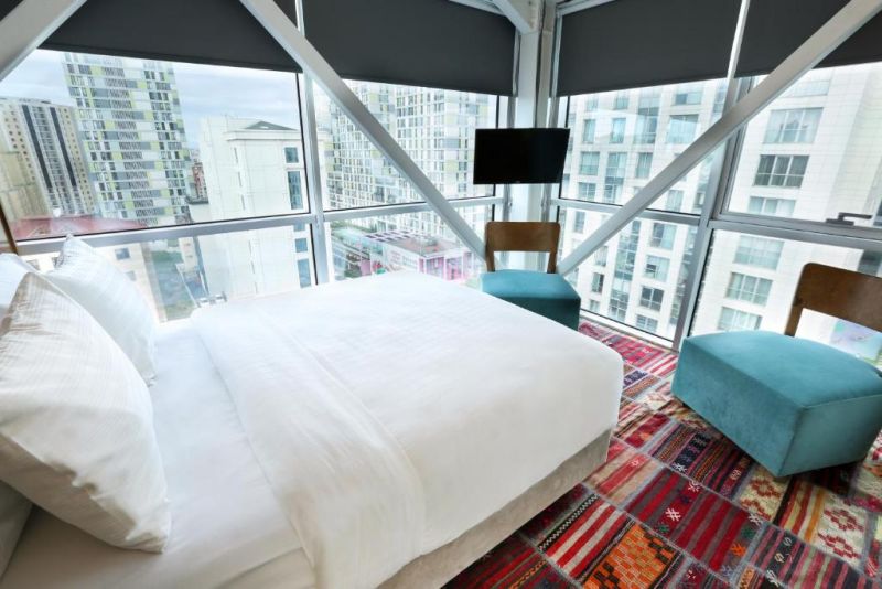 DISCOVERY HOTEL