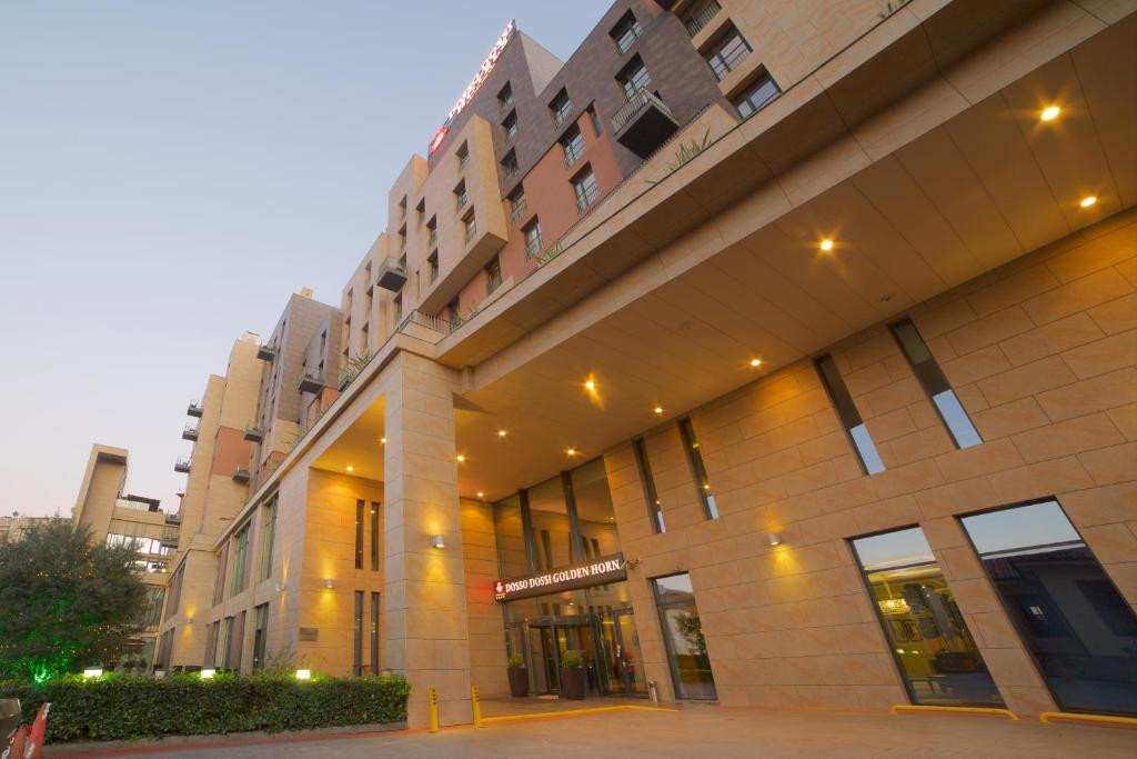 DOSSO DOSSI HOTELS GOLDEN HORN