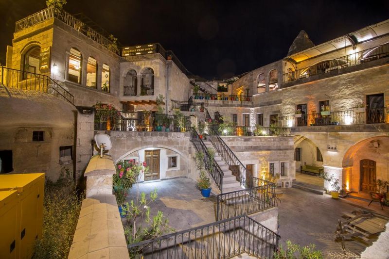 ELEGANCE CAVE SUITES