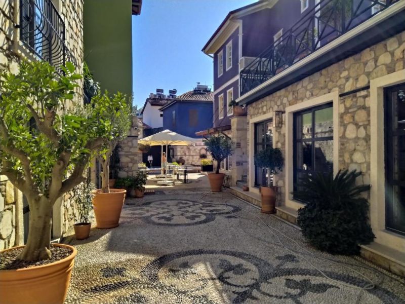 FIORE GARDEN SUITES фото 4
