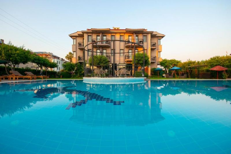 GOLDEN MOON HOTEL