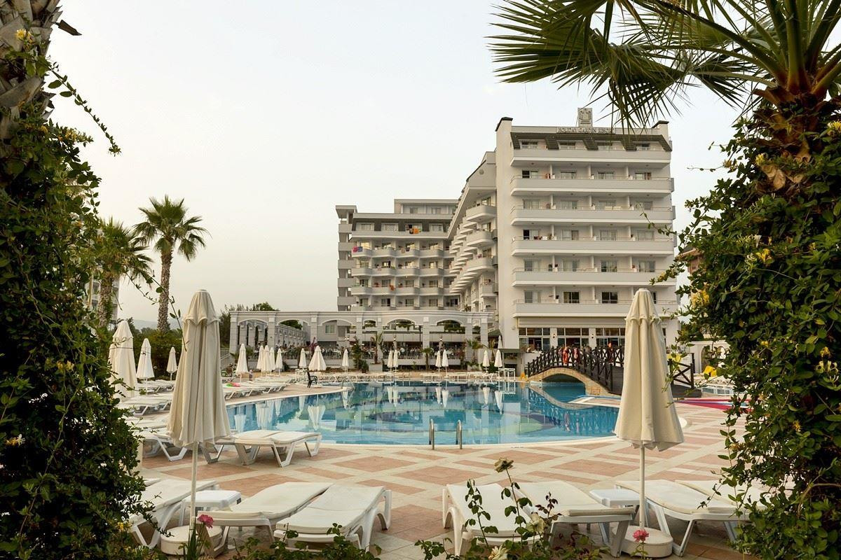HOLIDAY GARDEN RESORT фото 2