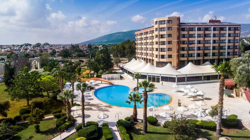 THE HOLIDAY RESORT