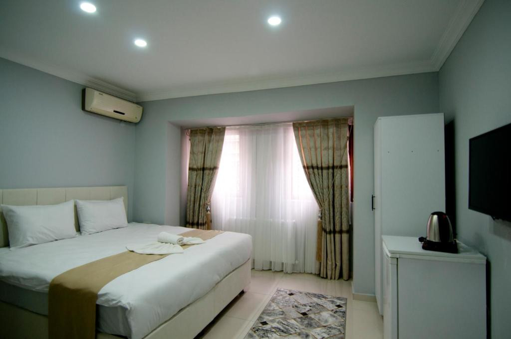 ISTANBUL PALACE HOTEL