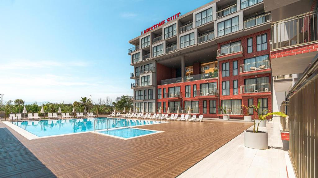 LARISTONE SUITE & SPA фото 3