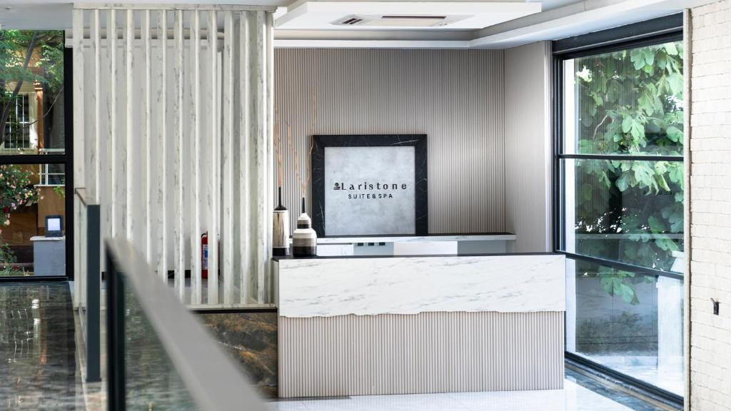 LARISTONE SUITE & SPA фото 7