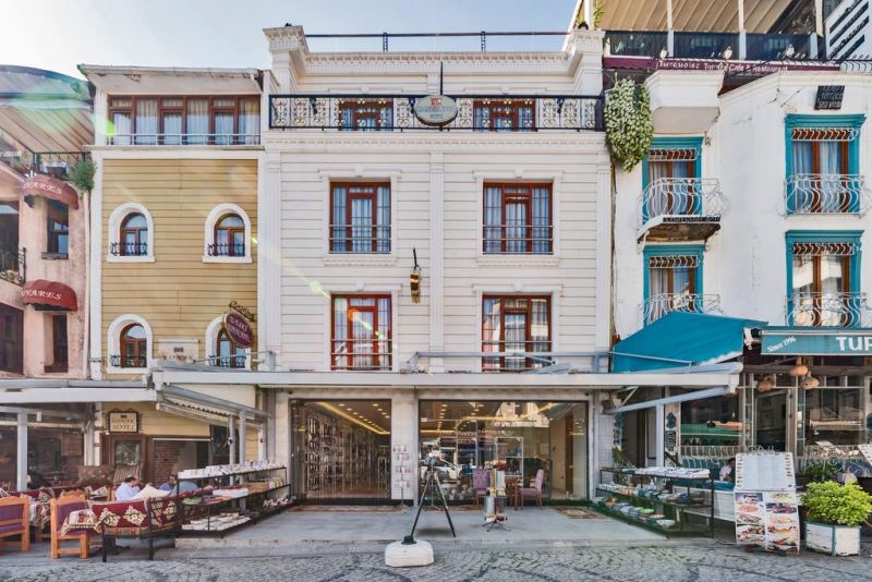 MAGNAURA HOUSE HOTEL