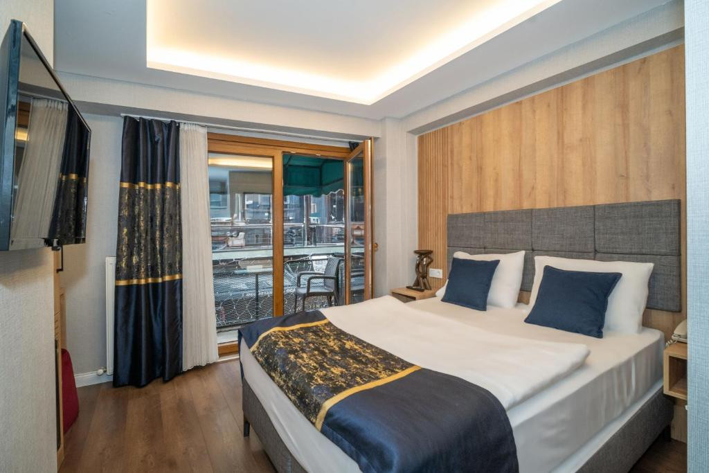 MARTIN HOTEL