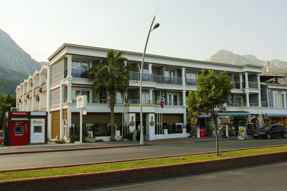 MORE HOTEL