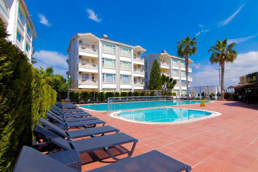 NEW GARDEN LUNA SIDE APT HOTEL (EX. NEW GARDEN APART)