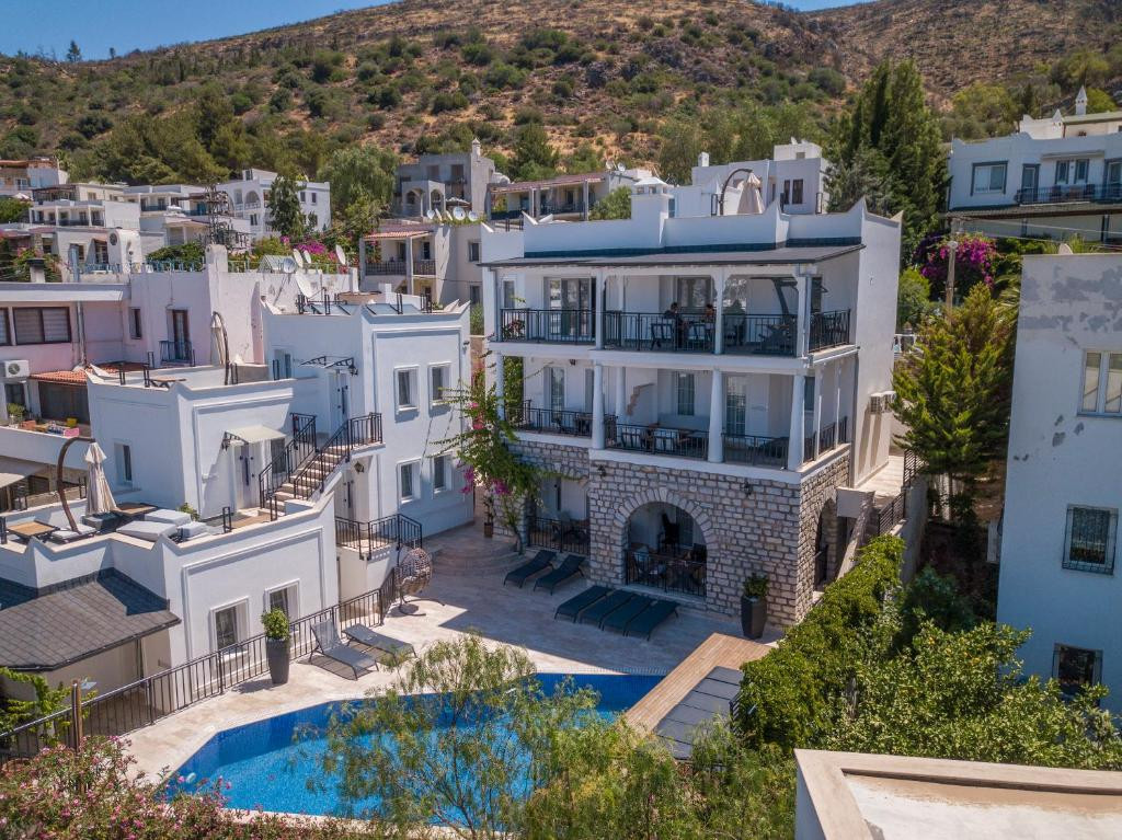 NOA SUITE HOTEL ADULTS ONLY