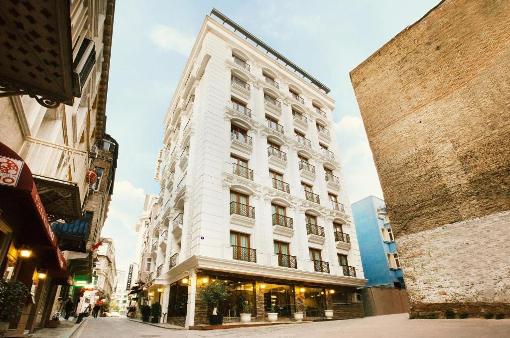 PERA CENTER HOTEL & SPA