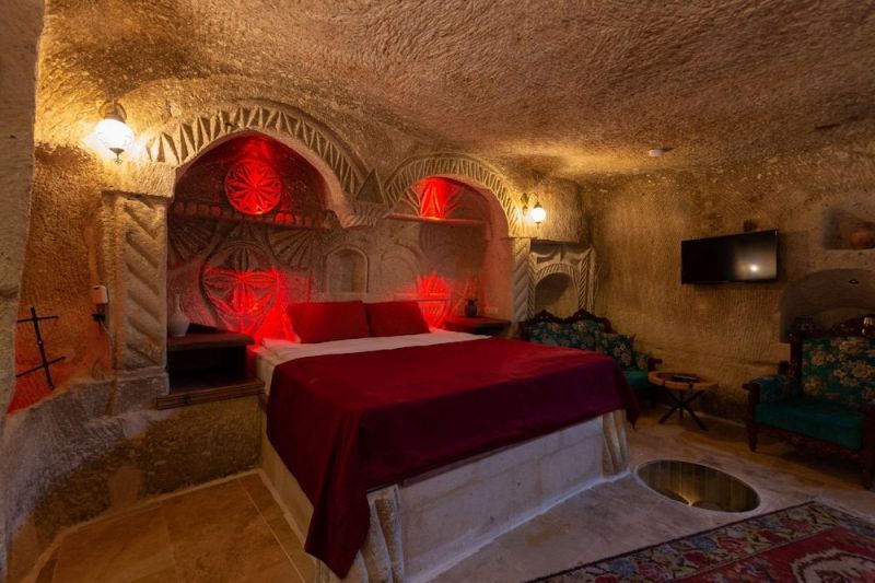 VINTAGE CAVE HOUSE