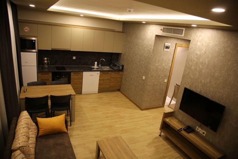 GOLDEN WORLD SUITE HOTEL