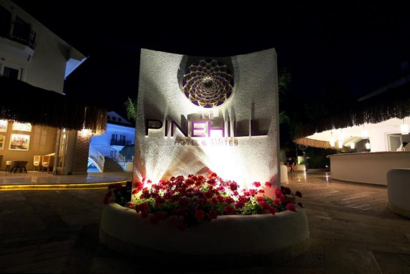 PINEHILL HOTEL & SUITES фото 3