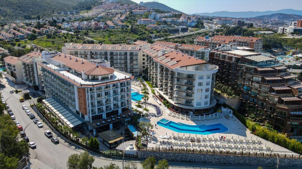 RAMADA HOTEL & SUITES BY WYNDHAM KUSADASI фото 5