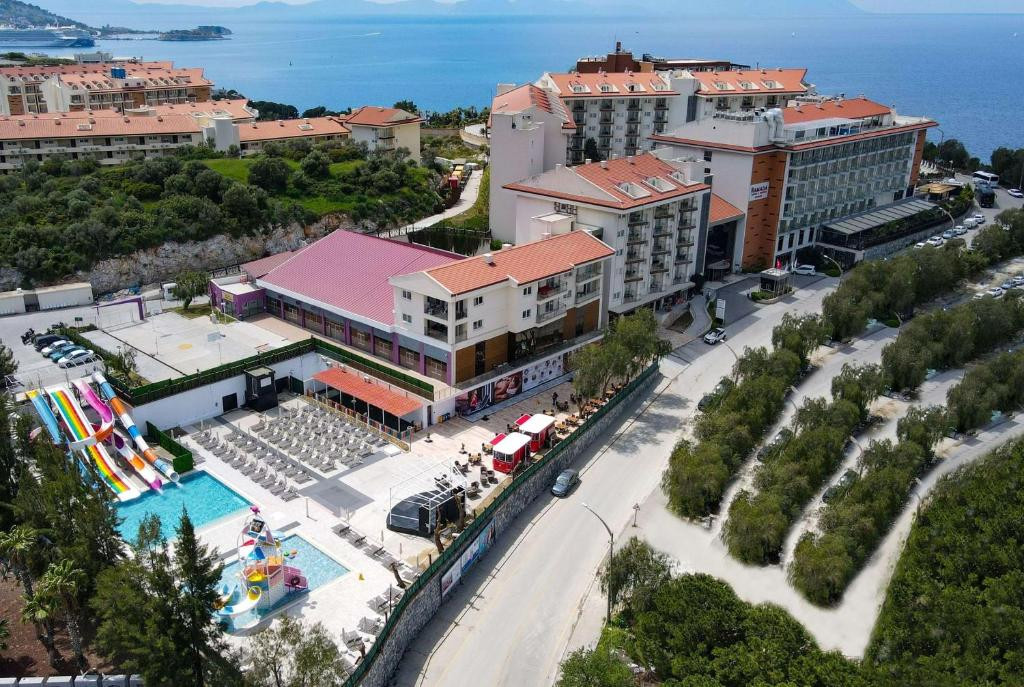 RAMADA HOTEL & SUITES BY WYNDHAM KUSADASI фото 8