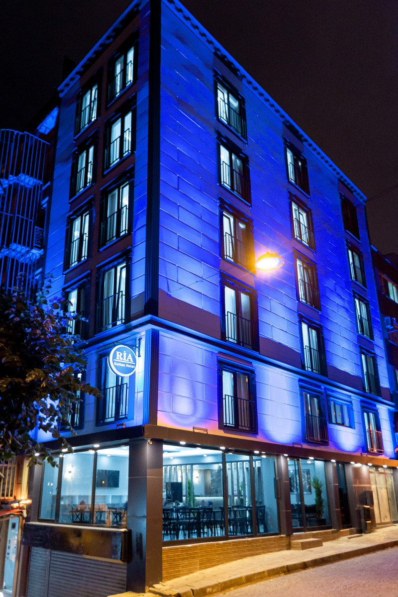 RIA SUITES HOTEL