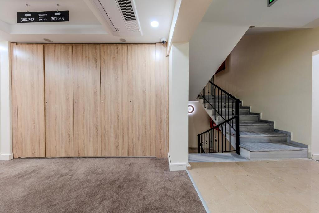 ROYS HOTEL & SUITES фото 2