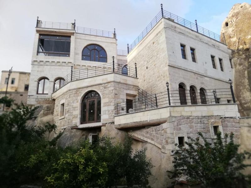 SERENUS CAVE SUITES