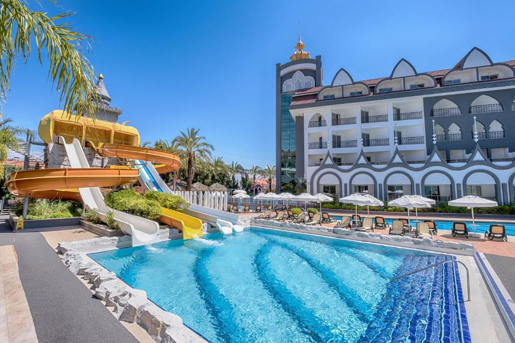 WELL PALACE SIDE (EX.SIDE CROWN CHARM PALACE HOTEL)