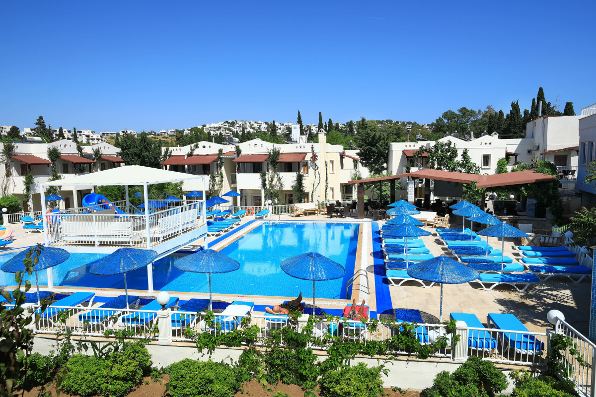 SUMMER GARDEN SUITES AND BEACH HOTEL (EX. SUMMER GARDEN APART) фото 2