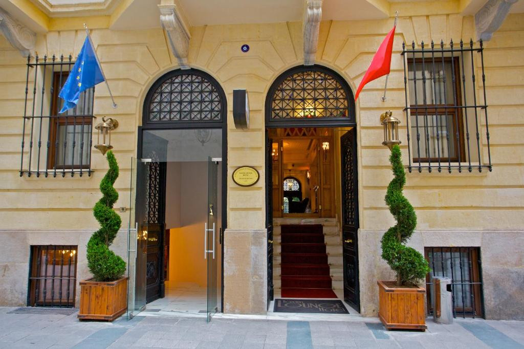 TAXIM LOUNGE HOTEL