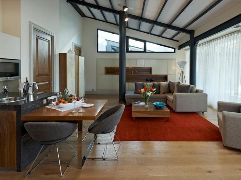 TOMTOM SUITES