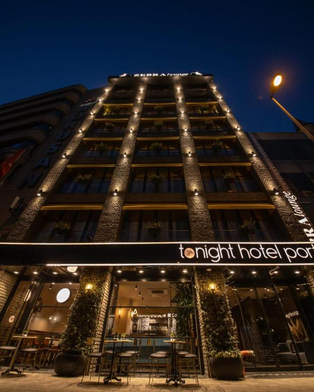 TONIGHT HOTEL PORT