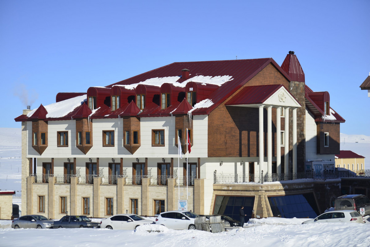 WHITE PARK HOTEL