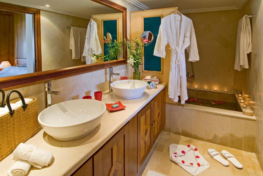 THE ORANGERS BEACH RESORT & BUNGALOWS фото 2
