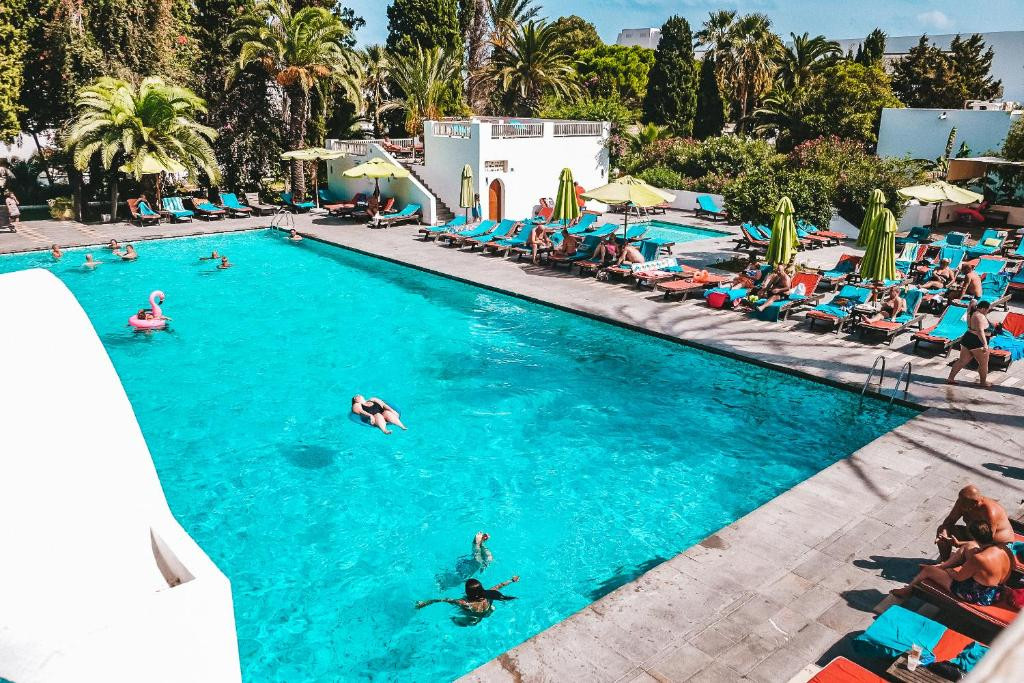 THE ORANGERS BEACH RESORT & BUNGALOWS фото 3
